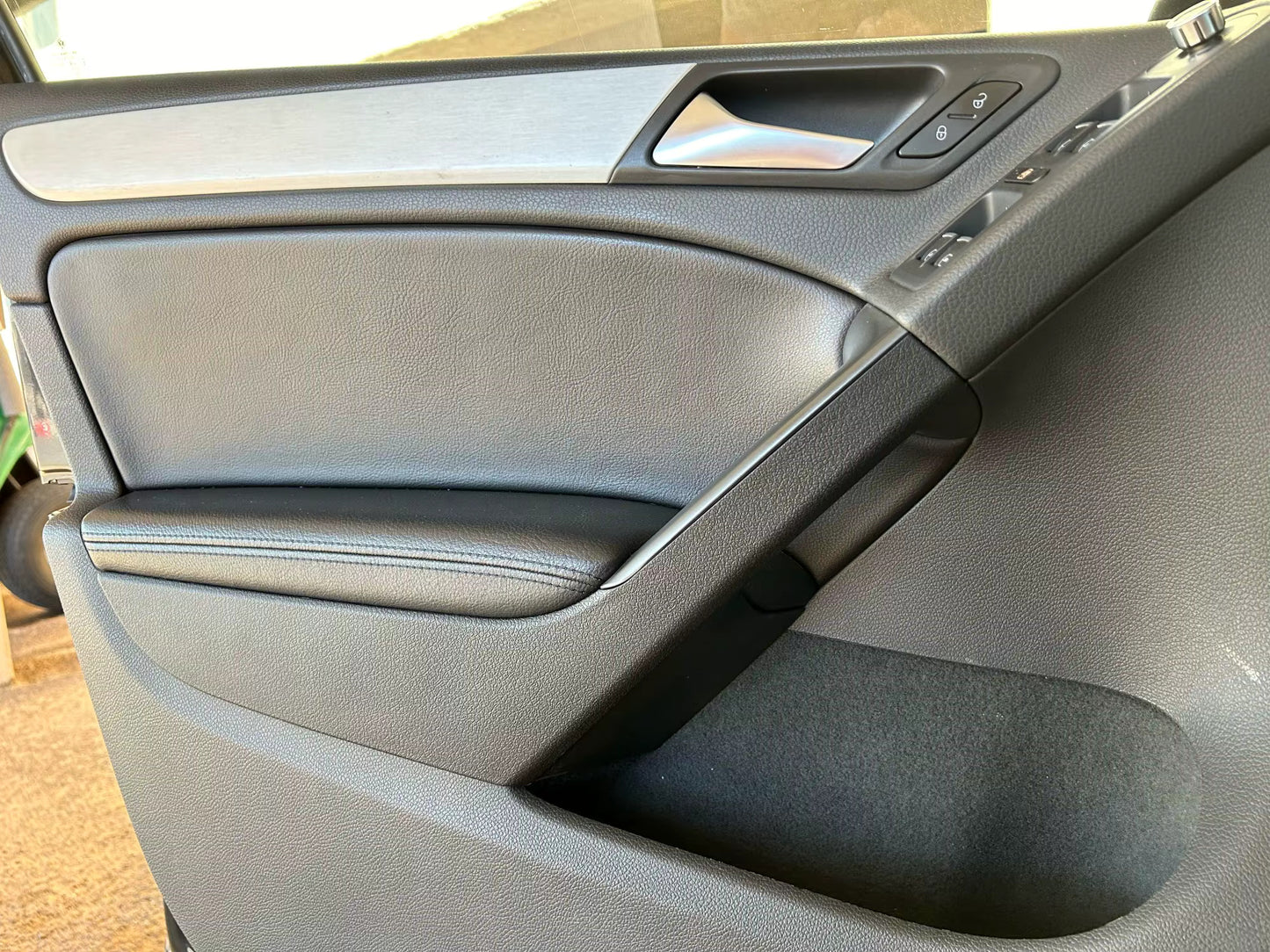 Нови интериорни дръжки за VW Golf 6 - нова лява
