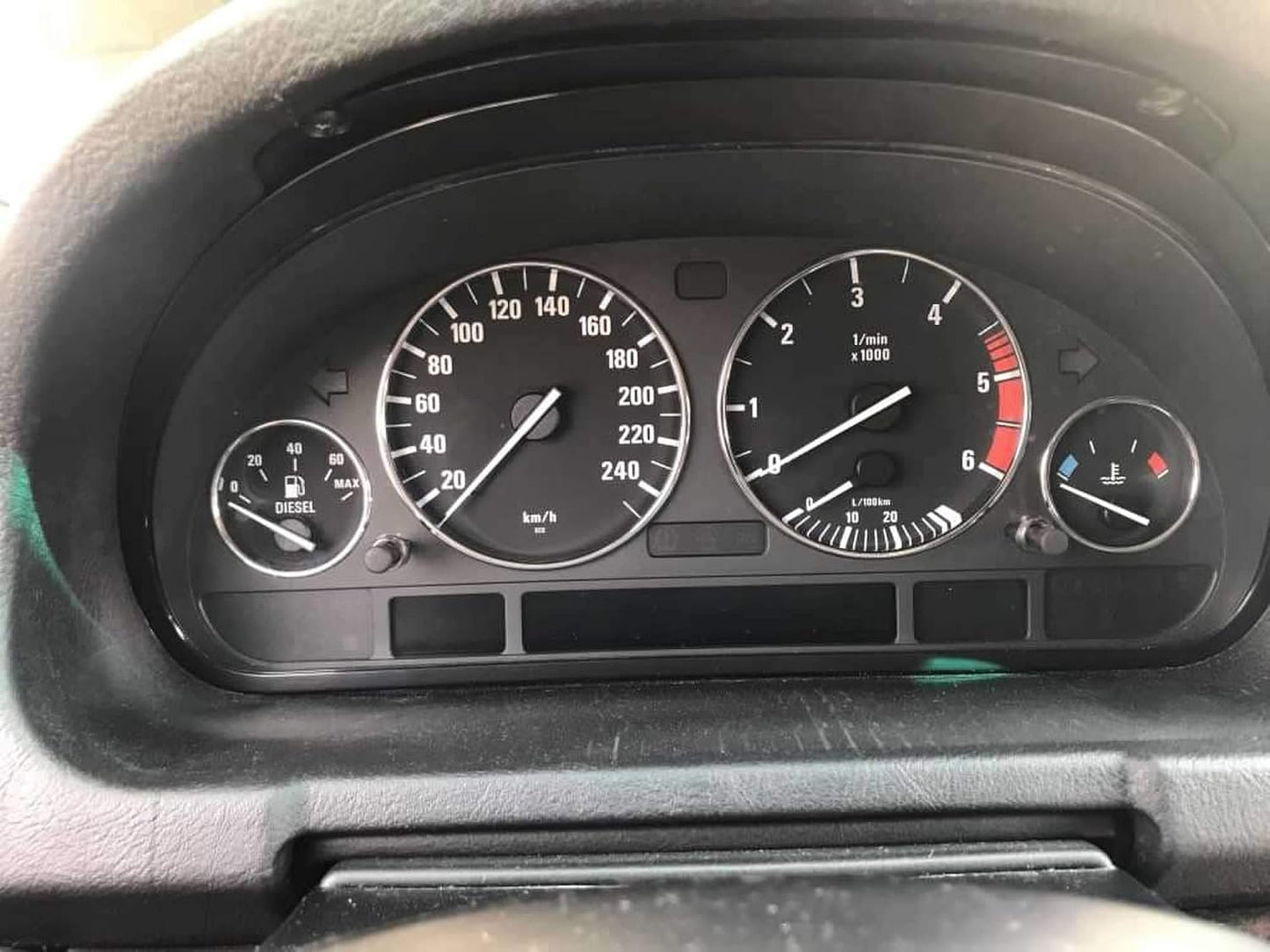 Хромирани интериорни рингове за табло BMW E38, E39, E53 – спортен дизайн.
