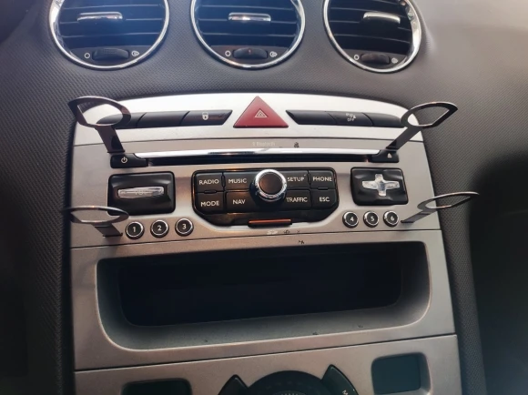 Куки за демонтиране на радио и навигация за Audi, VW, Mercedes-Benz.