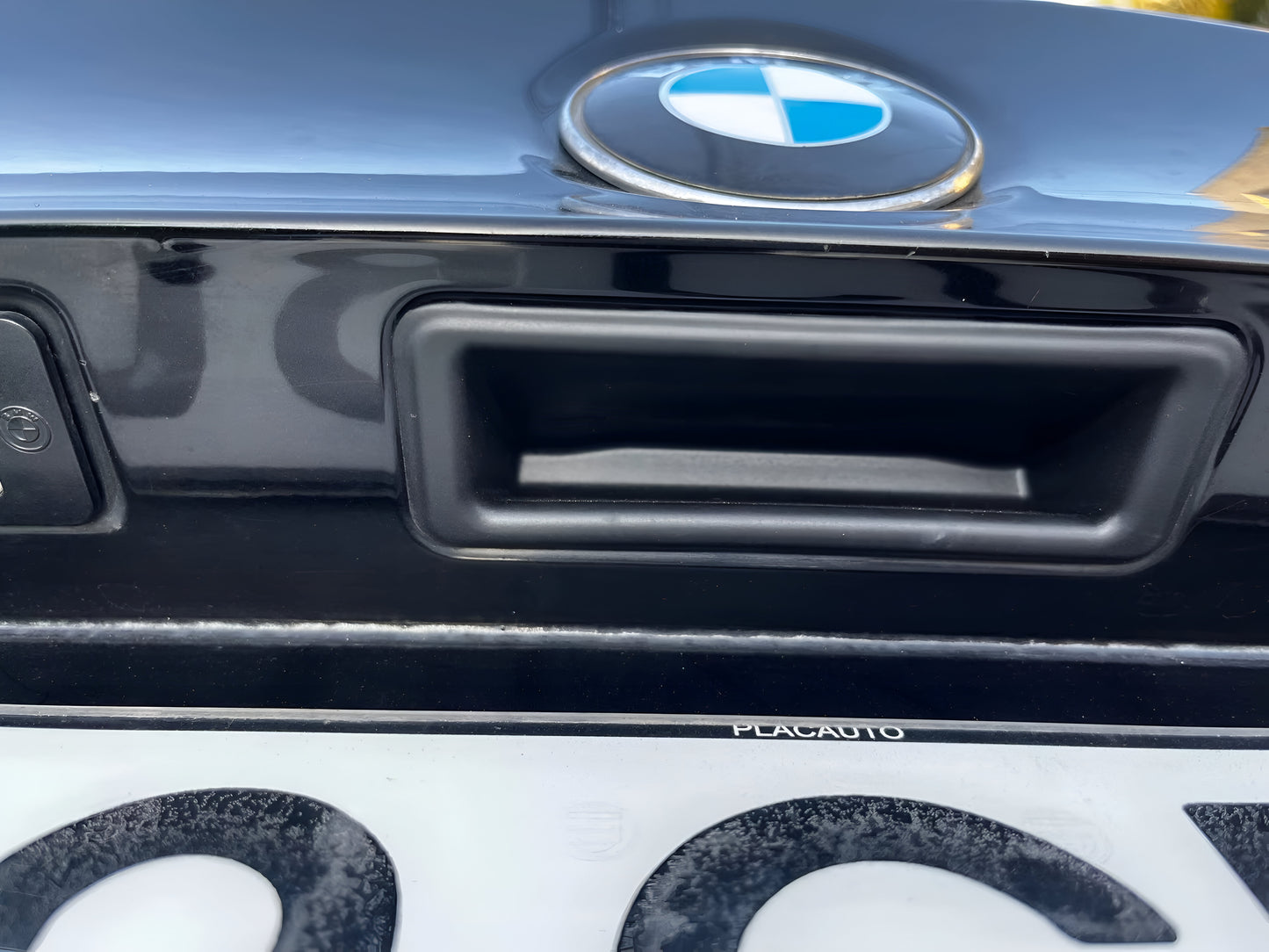 Нов бутон за багажник на BMW E60, E90, E70, E71 и други - позиция на автомобила