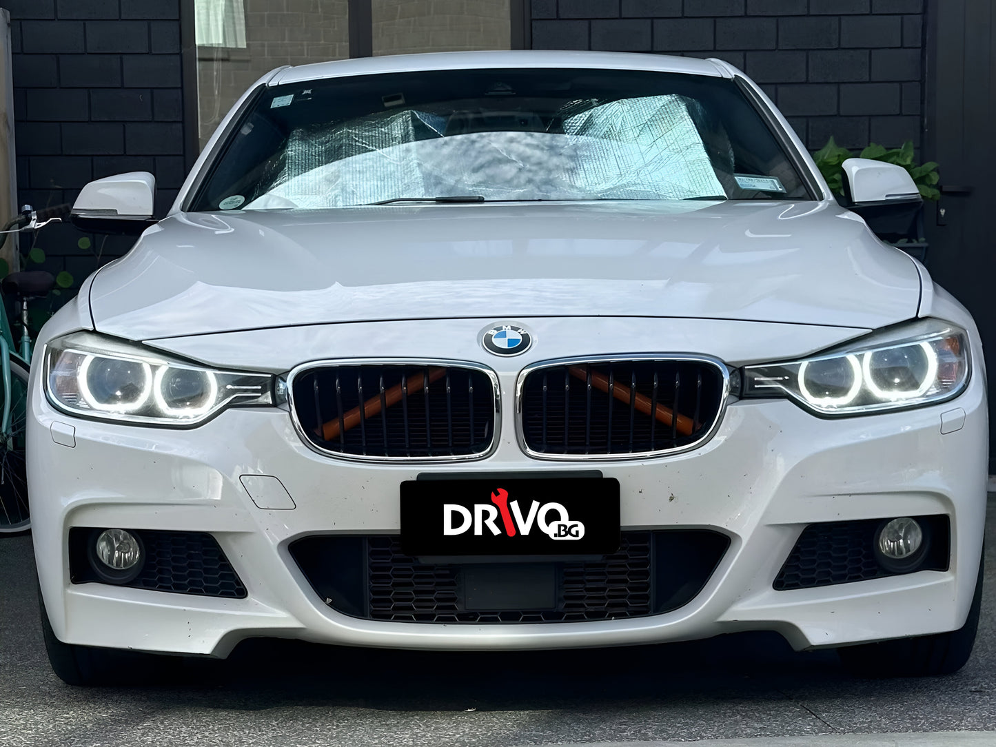 Декоративни лайстни за V-Brace на BMW F30, F31, F32, F34 и други - снимка на червени от клиент