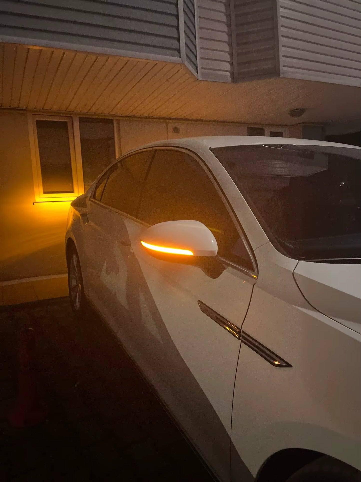 LED динамични мигачи за огледала на VW Golf 8, Passat B8 и Arteon - клиент