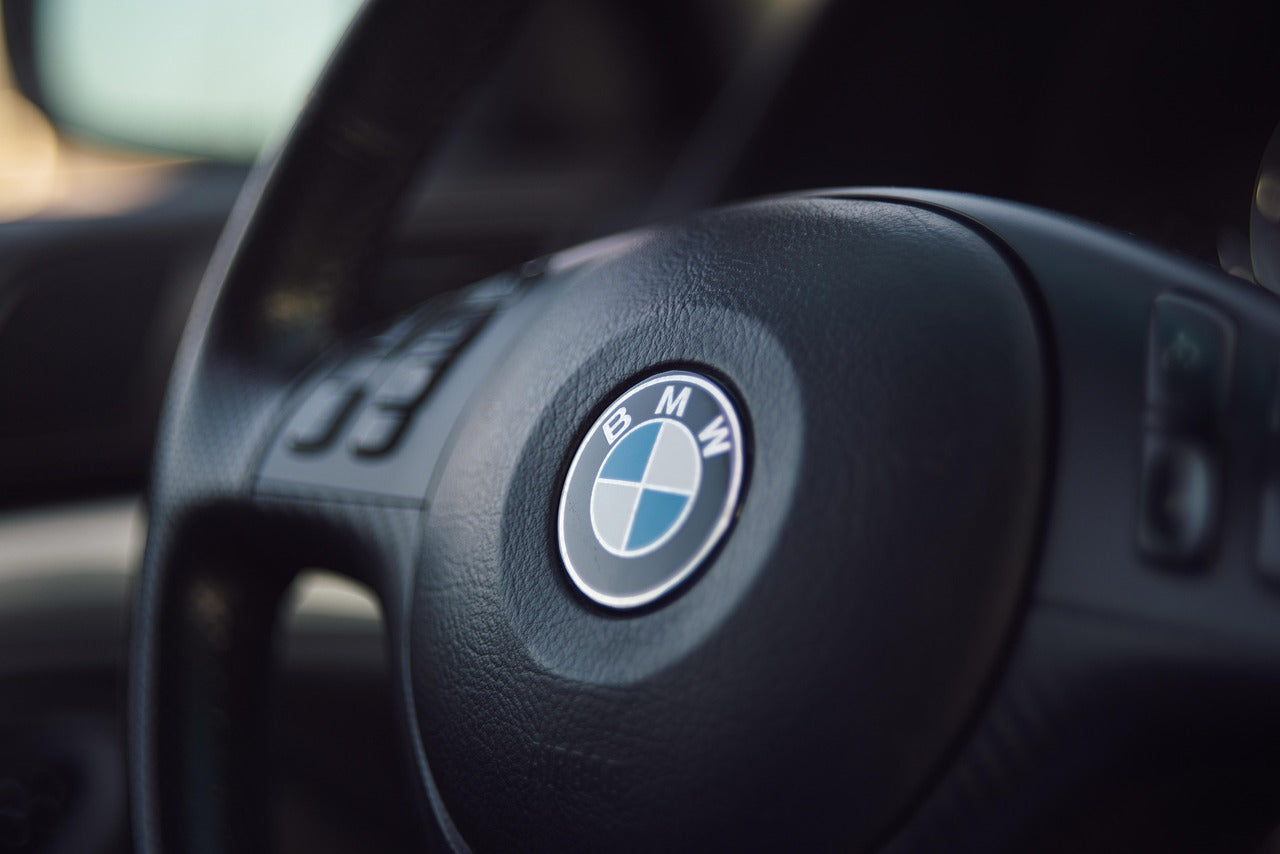 Какъв адаптер за музика да изберете за BMW E60?