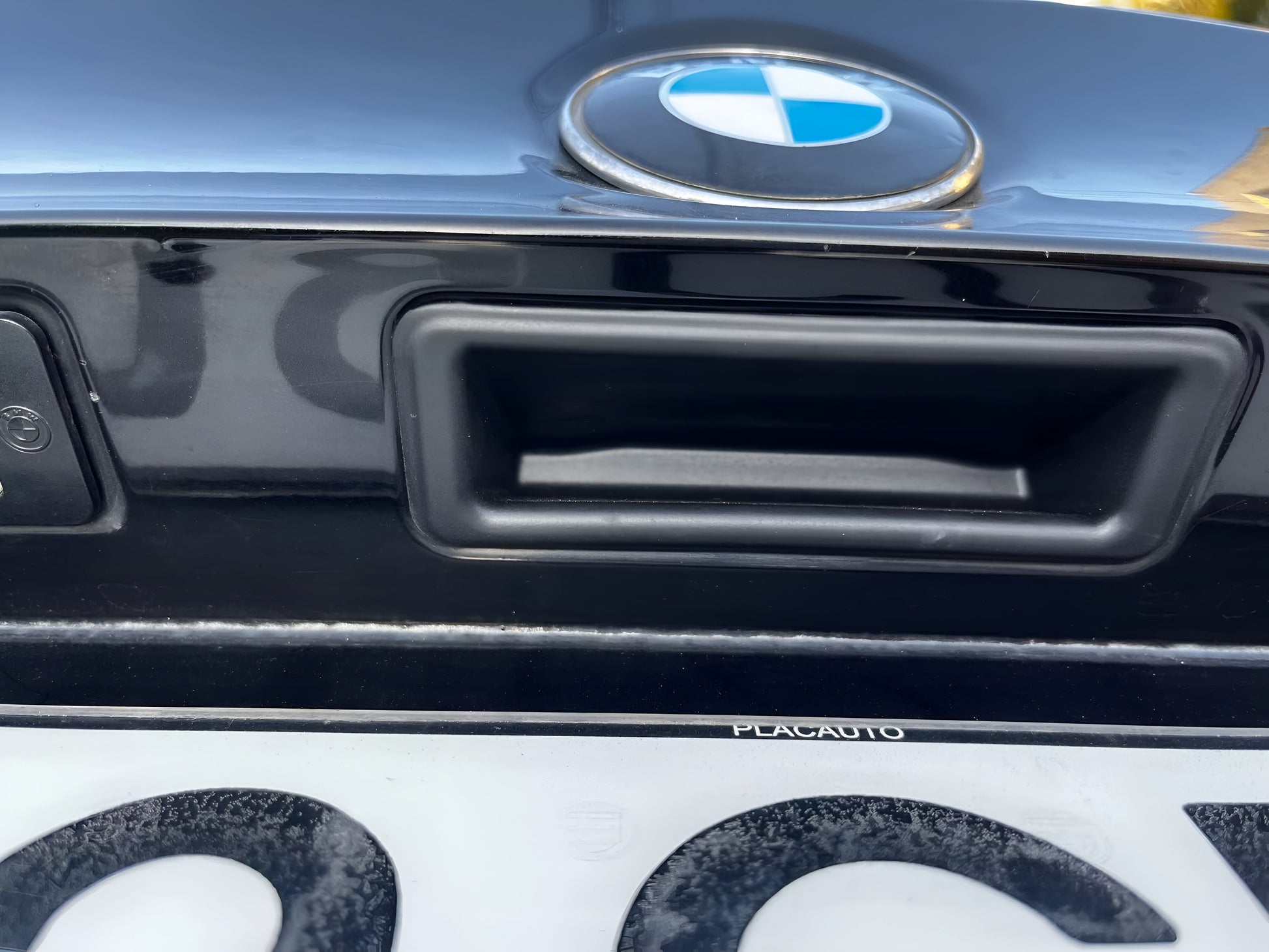 Нов бутон за багажник на BMW E60, E90, E70, E71 и други - позиция на автомобила