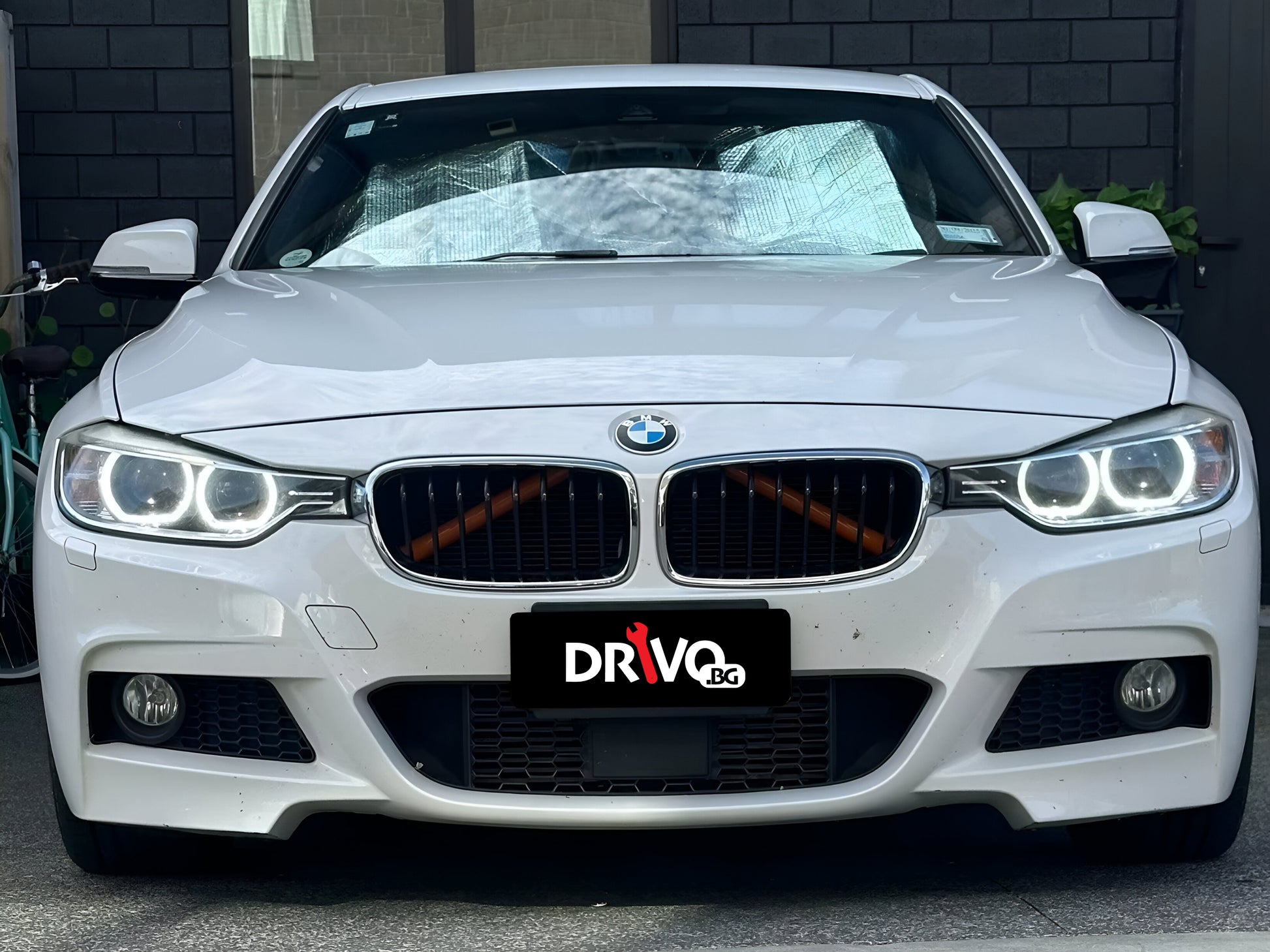 Декоративни лайстни за V-Brace на BMW F30, F31, F32, F34 и други - снимка на червени от клиент