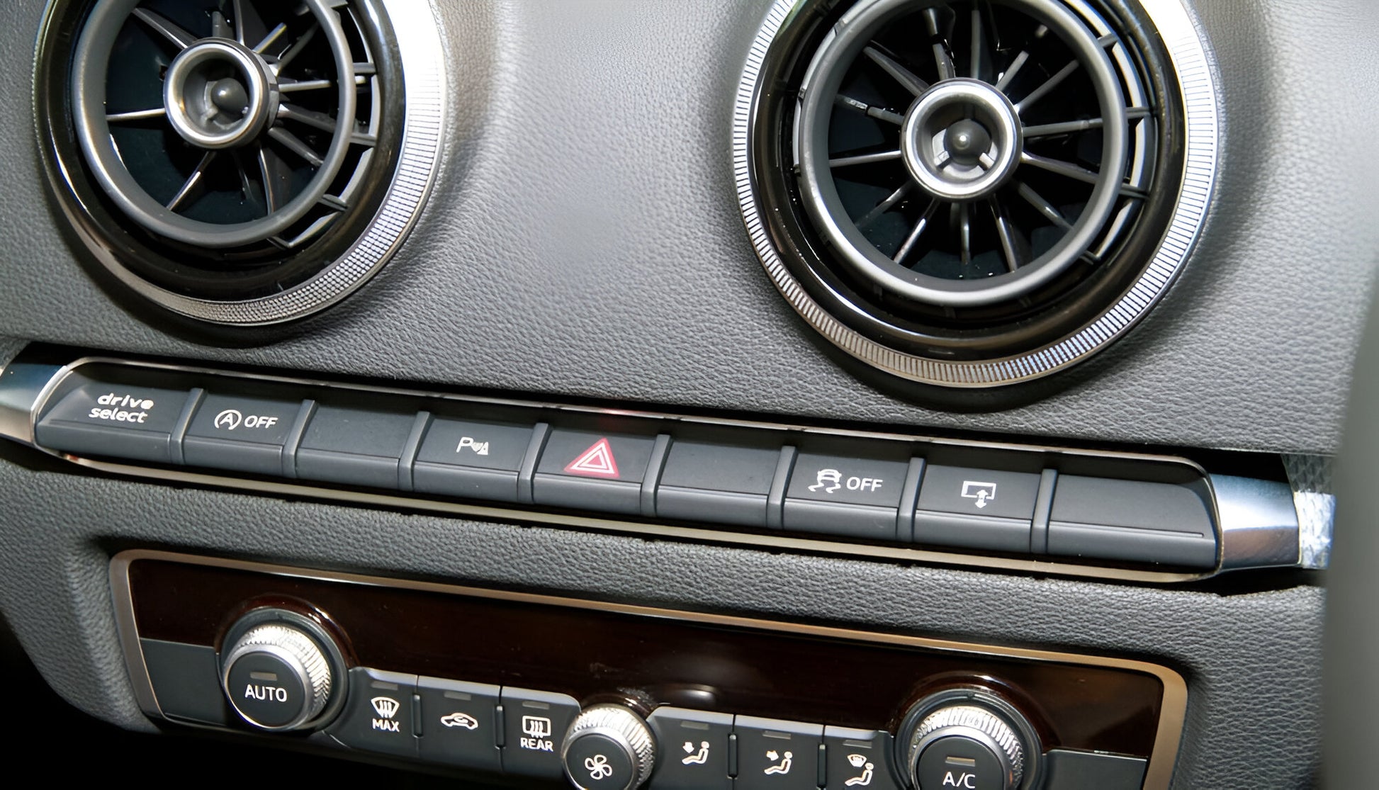 Модул за изключване на Start Stop системата за Audi A3 8V, Q2 GA и Q3 F3 - позиция на бутона в A3 8V