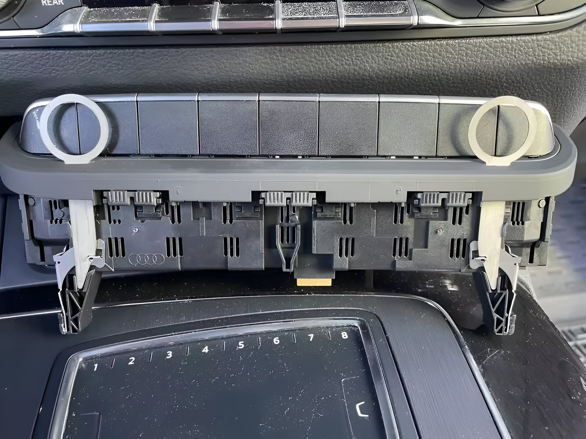 Модул за изключване на Start Stop системата за Audi A4 и A5 B8, Q5 8R - куки за вадене