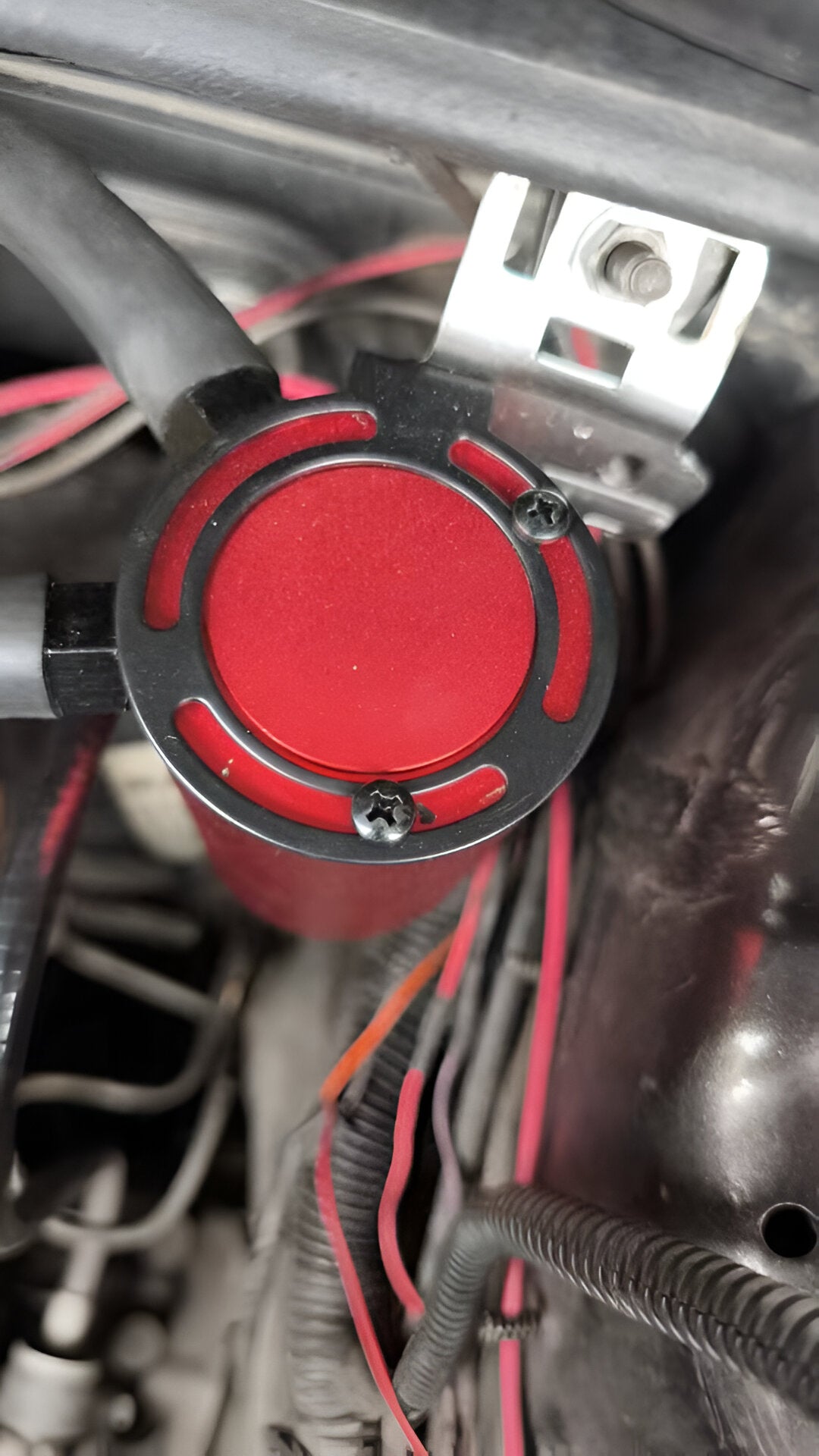 Висококачествен универсален маслен уловител (Catch Can) - монтиран